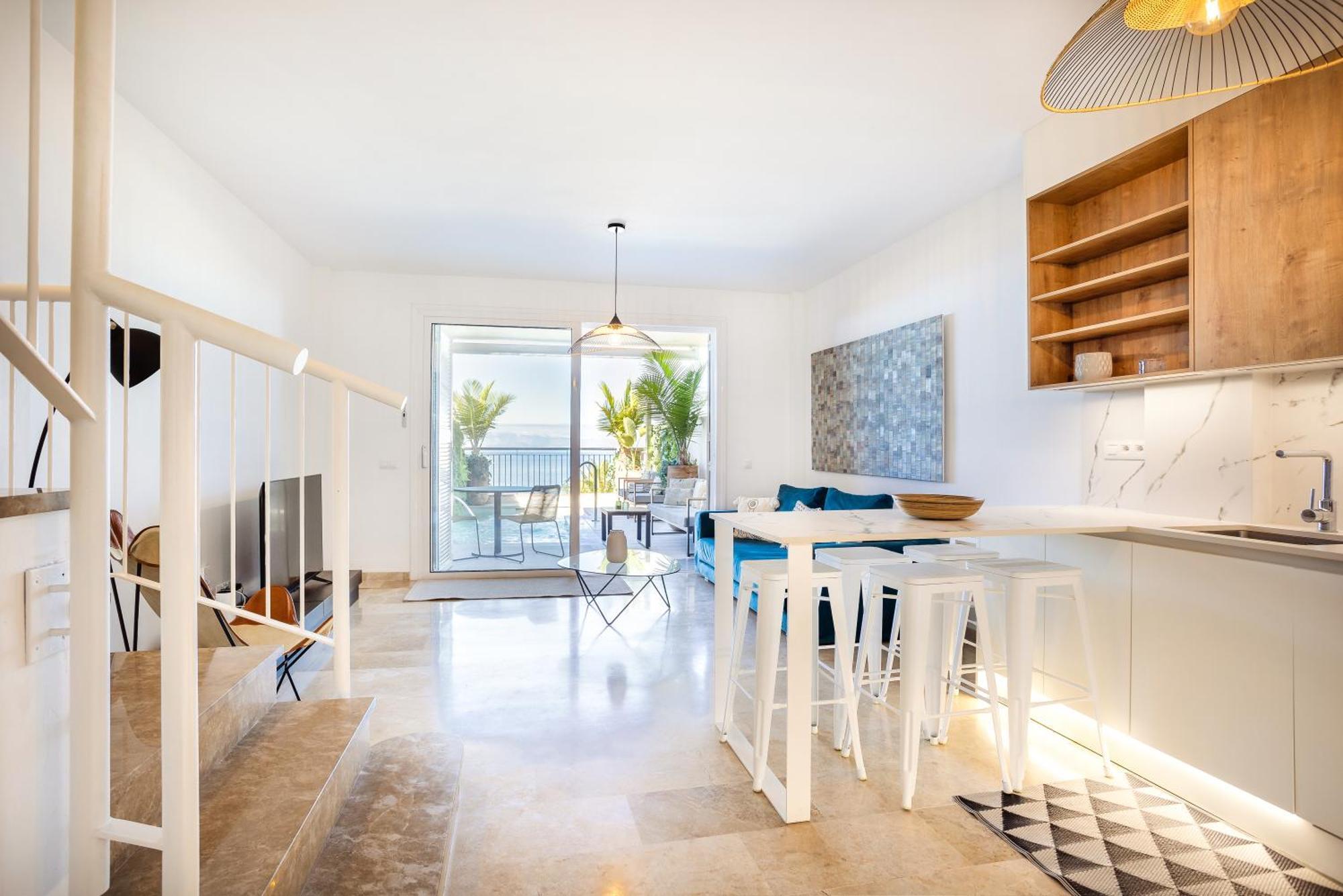Sunset - Private Pool Apartment